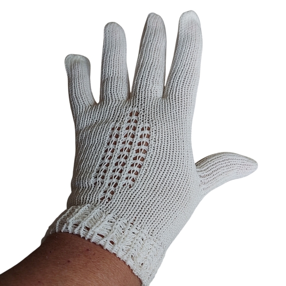 Vintage Cream Ivory Knit Stretch intricate knit pattern gloves - Picture 8 of 9
